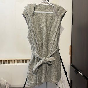 Sleeveless dressing gown